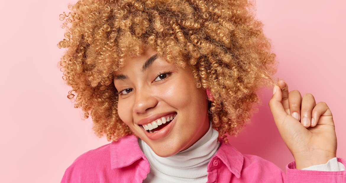 Como tirar o amarelado do cabelo? Saiba quais cuidados ter
